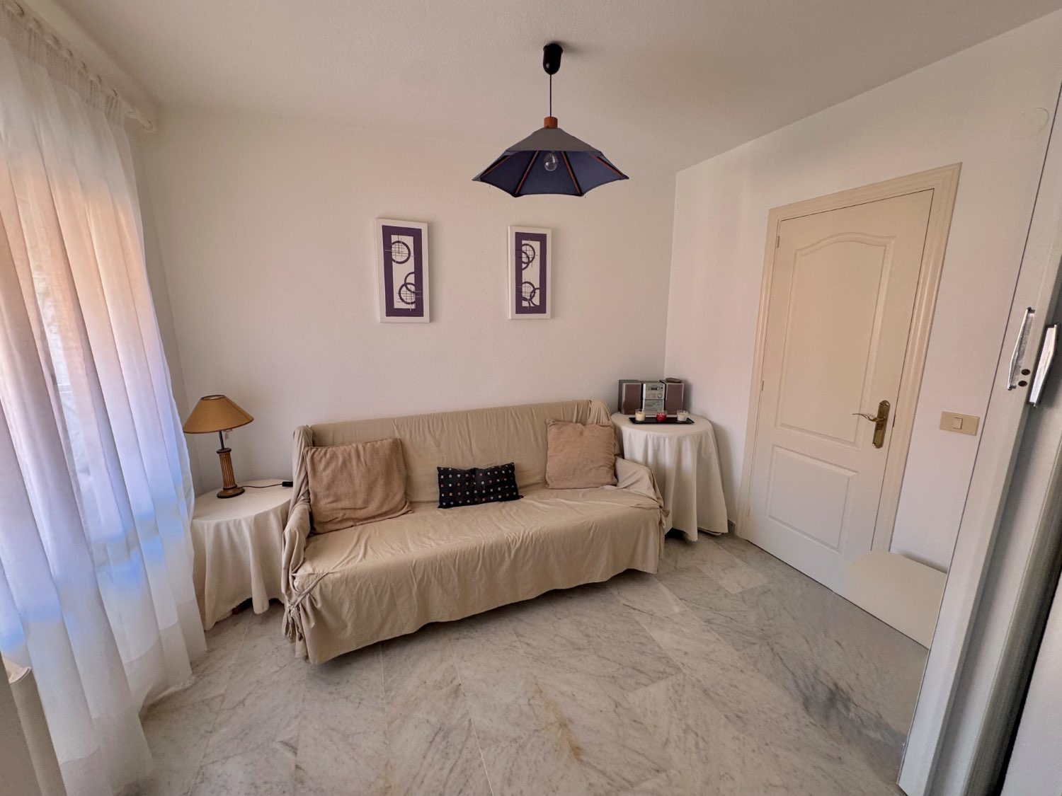 PIso amplio con piscina y jardines