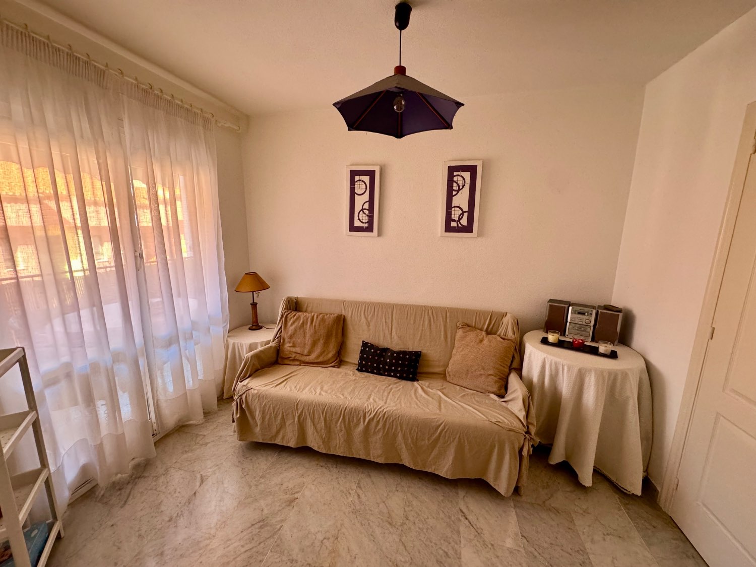 PIso amplio con piscina y jardines