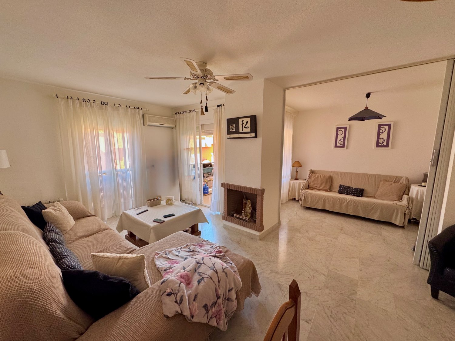 PIso amplio con piscina y jardines