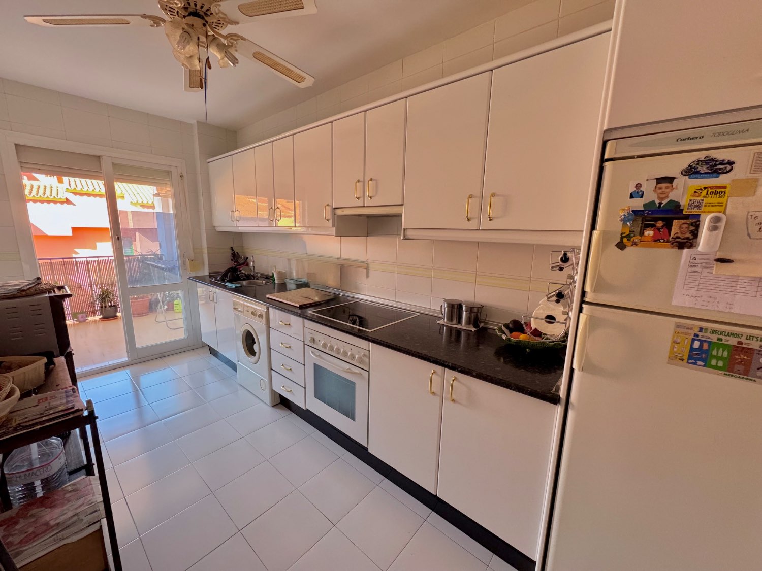 PIso amplio con piscina y jardines