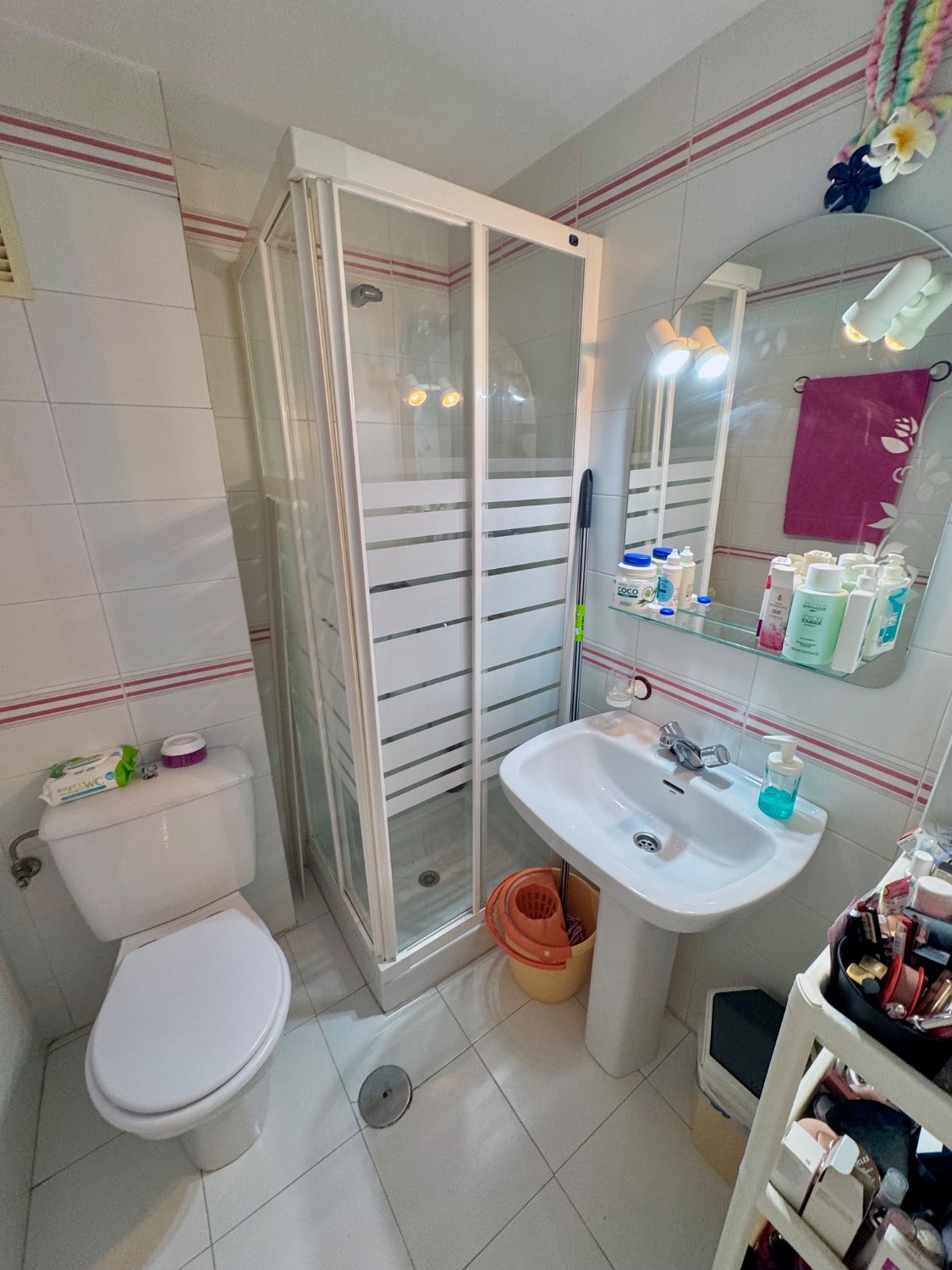 PIso amplio con piscina y jardines